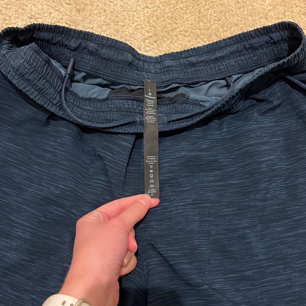 Mens Lululemon - Pace Breaker Linerless Short - Size Large - Excellent Condition - Picture 2 of 13